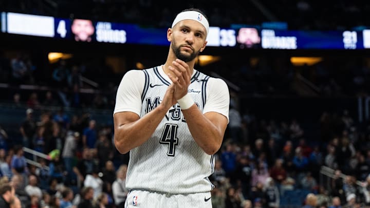 Orlando Magic guard Jalen Suggs (4) thanks the crowd with a few seconds left in the game against the Phoenix Suns at Kia Center.
