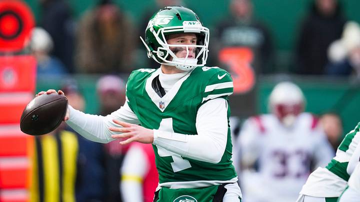 New York Jets quarterback Brady Cook (4) throws the ball during a game against the New England Patriots at MetLife Stadium, Dec 28, 2025, East Rutherford, NJ, USA. New York Jets quarterback Brady Cook (4) throws the ball during a game against the New England Patriots at MetLife Stadium, Dec 28, 2025, East Rutherford, NJ, USA.