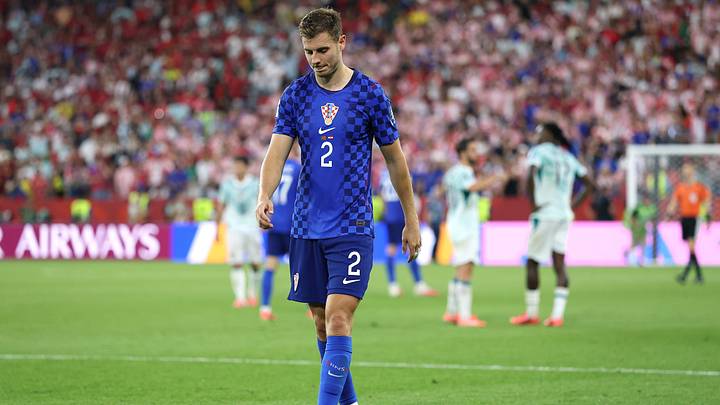 Blickt der neuen Saison mit dem FC Bayern München aber dennoch zuversichtlich entgegen: Josip Stanišić Blickt der neuen Saison mit dem FC Bayern München aber dennoch zuversichtlich entgegen: Josip Stanišić