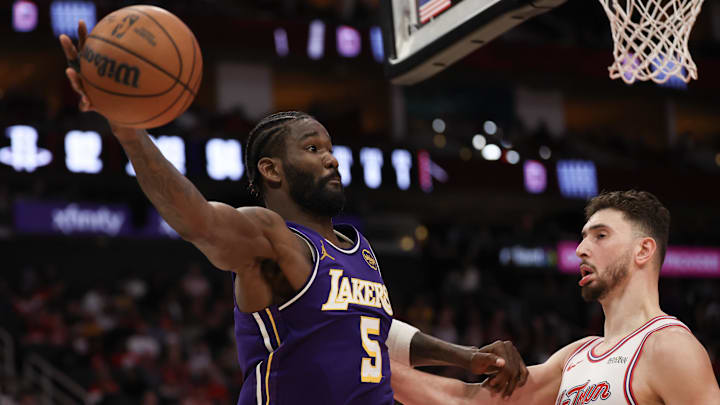 El centro titular de los Lakers, Deandre Ayton, tendrá un duro pareo ante el joven astro de los Rockets, Alperen Şengün en estos playoffs