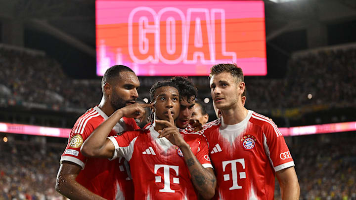 Die Bayern bejubeln Olises Siegtreffer gegen Boca