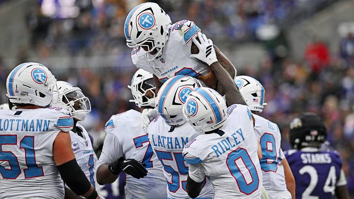 Oct 4, 2026; Baltimore, Maryland, USA; Tennessee Titans running back Tony Pollard (20) scores a touchdown during the first quarter against the Baltimore Ravens at M&T Bank Stadium. Mandatory Credit: Tommy Gilligan-Imagn Images Oct 4, 2026; Baltimore, Maryland, USA; Tennessee Titans running back Tony Pollard (20) scores a touchdown during the first quarter against the Baltimore Ravens at M&T Bank Stadium. Mandatory Credit: Tommy Gilligan-Imagn Images