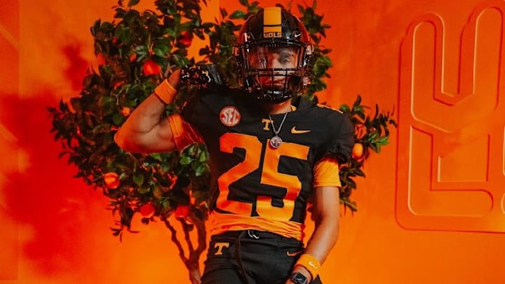 Tennessee Volunteers target Javonte Smith on an official visit to Tennessee