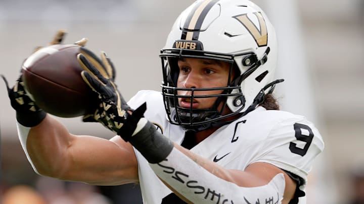 Vanderbilt tight end Eli Stowers (9) makes a catch as he warms up before playing against Tennessee at Neyland Stadium in Knoxville, Tenn., Saturday, Nov. 29, 2025. Vanderbilt tight end Eli Stowers (9) makes a catch as he warms up before playing against Tennessee at Neyland Stadium in Knoxville, Tenn., Saturday, Nov. 29, 2025.