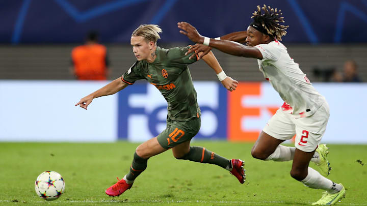 Mykhaylo Mudryk gegen Leipzigs Simakan