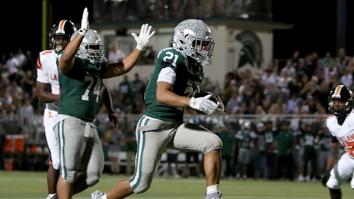 Duece Jones-Drew (21) goes in for winning touchdown with 2:40 remaining in De La Salle's gritty 10-6 home win over Lakeland (Fla.) Aug. 29 in Concord (Calif.). 