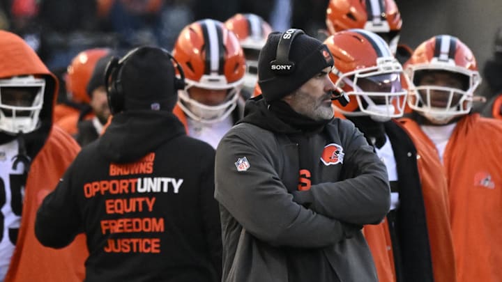 Dec 14, 2025; Chicago, Illinois, USA; Cleveland Browns head coach Kevin Stefanski looks on during the fourth quarter against the Chicago Bears at Soldier Field. Mandatory Credit: Matt Marton-Imagn Images Dec 14, 2025; Chicago, Illinois, USA; Cleveland Browns head coach Kevin Stefanski looks on during the fourth quarter against the Chicago Bears at Soldier Field. Mandatory Credit: Matt Marton-Imagn Images