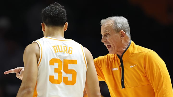 Nov 3, 2025; Knoxville, Tennessee, USA; Tennessee Volunteers head coach Rick Barnes speaks with guard Ethan Burg (35) during the second half against the Mercer Bears at Thompson-Boling Arena at Food City Center. Mandatory Credit: Randy Sartin-Imagn Images Nov 3, 2025; Knoxville, Tennessee, USA; Tennessee Volunteers head coach Rick Barnes speaks with guard Ethan Burg (35) during the second half against the Mercer Bears at Thompson-Boling Arena at Food City Center. Mandatory Credit: Randy Sartin-Imagn Images