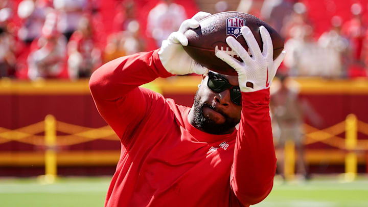 Sep 24, 2023; Kansas City, Missouri, USA; Kansas City Chiefs running back Clyde Edwards-Helaire (25) warms up against the Chicago Bears prior to a game at GEHA Field at Arrowhead Stadium. Mandatory Credit: Denny Medley-Imagn Images