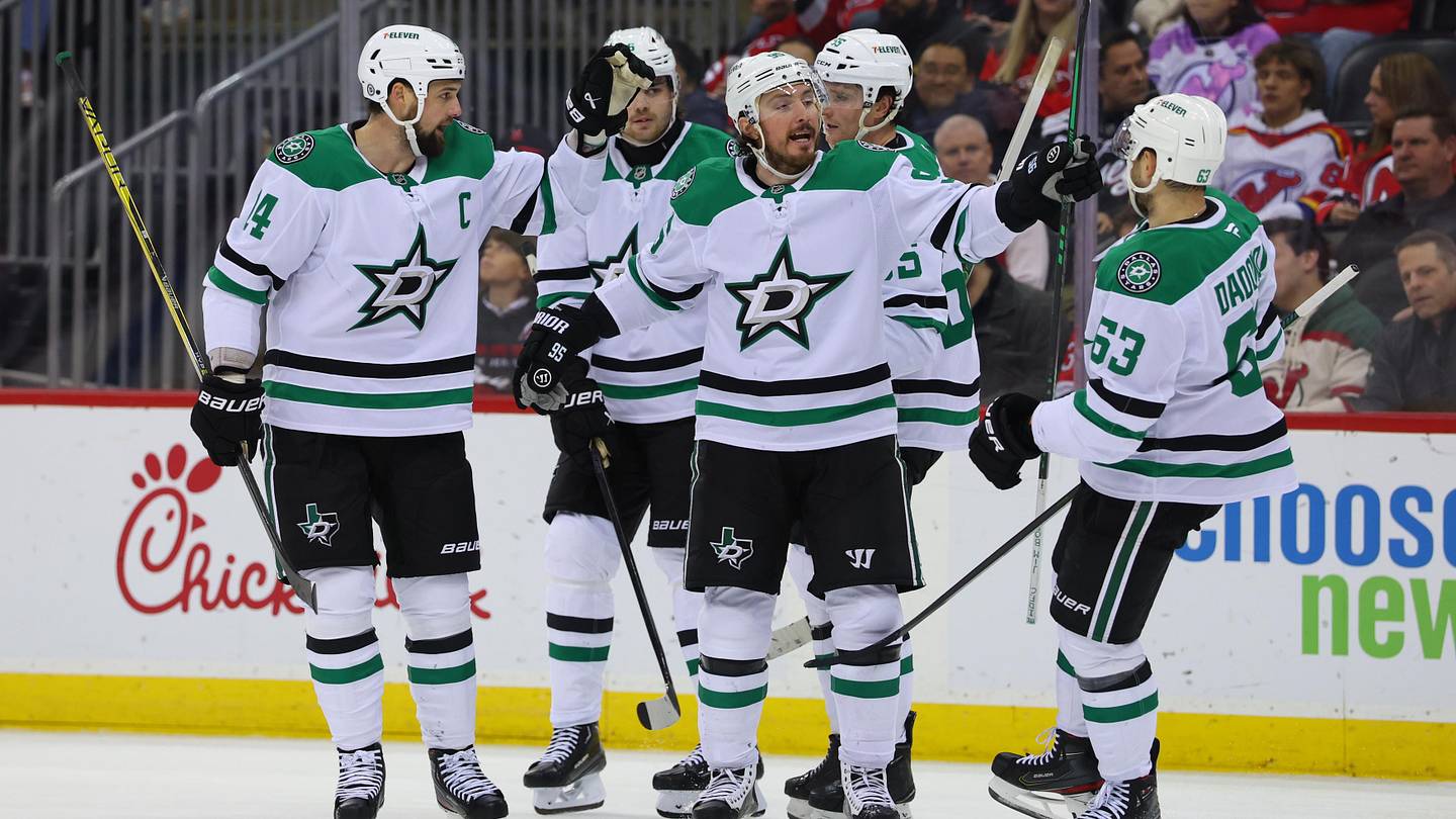 Stars' Last-Second Goal Secures Dramatic 4-3 Win