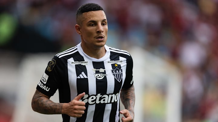 Guilherme Arana desfalcará o Galo em duelo contra o Flamengo