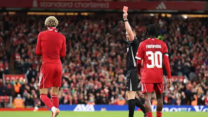 Hugo Ekitike bekommt die gelb-rote Karte