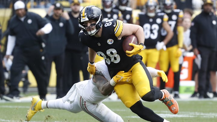 Dec 3, 2023; Pittsburgh, Pennsylvania, USA; Pittsburgh Steelers tight end Pat Freiermuth (88) runs