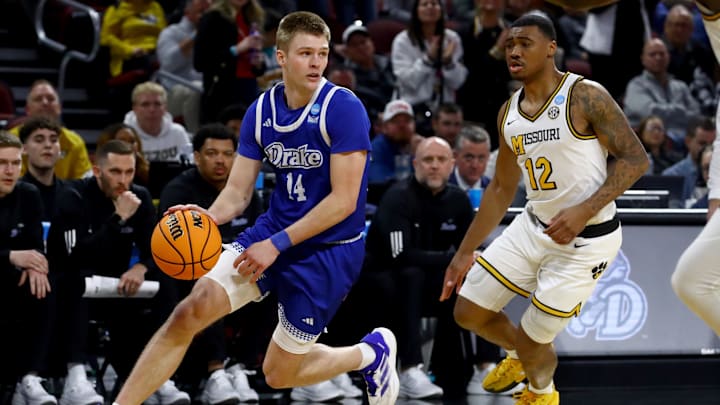 Drake Bulldogs guard Bennett Stirtz (14)
