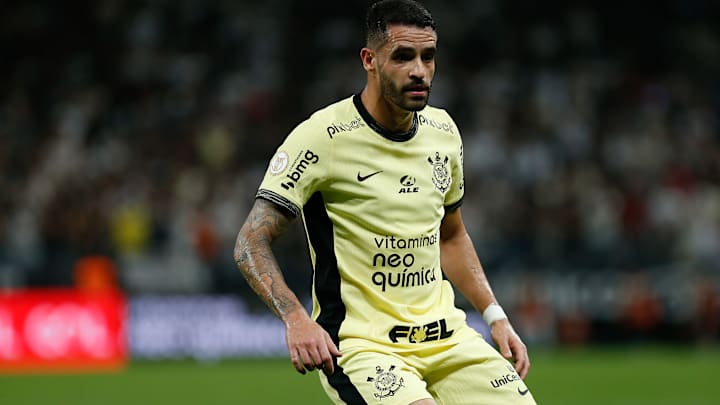 Meio-campista ainda é dúvida para a partida deste sábado