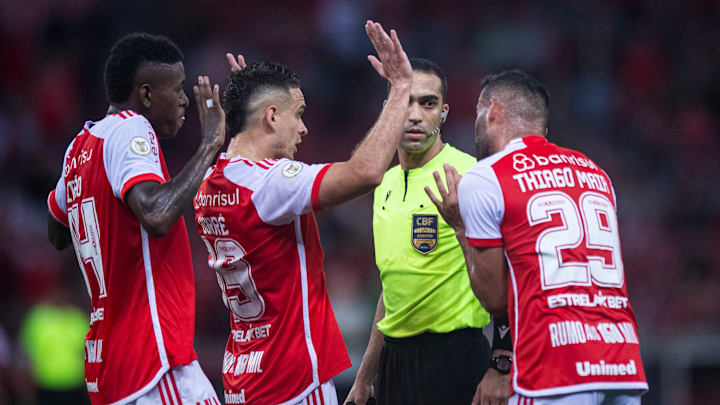 Internacional pode assumir vaga do Flamengo no G-4