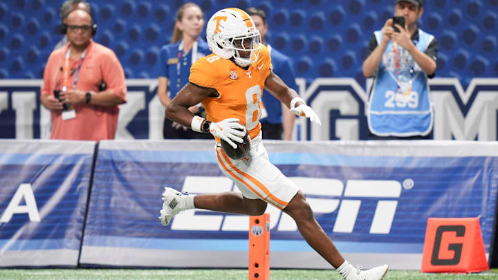 Tennessee defensive back Colton Hood (8) recovers a fumble and runs it into the end zone for a touchdown during the Aflac Kickoff Game between the Volunteers and Syracuse held at Mercedes-Benz Stadium in Atlanta, Ga., on August 30, 2025.