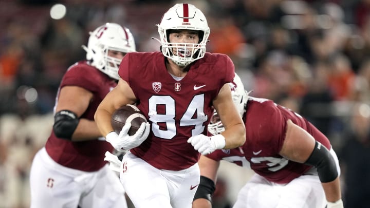 Oct 8, 2022; Stanford, California, USA; Stanford Cardinal tight end Benjamin Yurosek (84) carries the ball against the Oregon State Beavers during the first quarter at Stanford Stadium. Mandatory Credit: Darren Yamashita-USA TODAY Sports Oct 8, 2022; Stanford, California, USA; Stanford Cardinal tight end Benjamin Yurosek (84) carries the ball against the Oregon State Beavers during the first quarter at Stanford Stadium. Mandatory Credit: Darren Yamashita-USA TODAY Sports