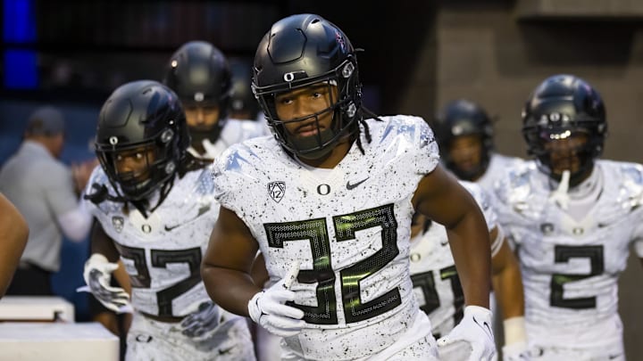Oct 8, 2022; Tucson, Arizona, USA; Oregon Ducks linebacker Emar'rion Winston (32) against the Arizona Wildcats at Arizona Stadium. Mandatory Credit: Mark J. Rebilas-Imagn Images