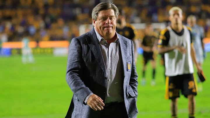 Miguel Herrera y los Tigres sucumbieron en el Volcán ante León.