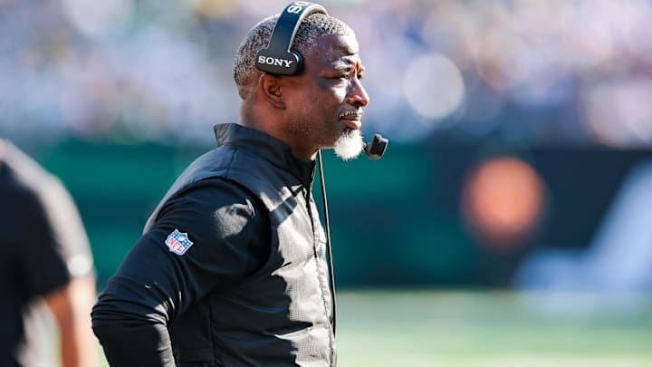New York Jets head coach Aaron Glenn on the sidelines during the second half Dallas Cowboys at MetLife Stadium.