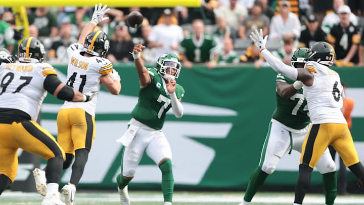 Sep 7, 2025; East Rutherford, New Jersey, USA; New York Jets quarterback Justin Fields (7) throws the ball during the fourth quarter against the Pittsburgh Steelers at MetLife Stadium. Mandatory Credit: Vincent Carchietta-Imagn Images Sep 7, 2025; East Rutherford, New Jersey, USA; New York Jets quarterback Justin Fields (7) throws the ball during the fourth quarter against the Pittsburgh Steelers at MetLife Stadium. Mandatory Credit: Vincent Carchietta-Imagn Images