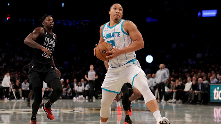 Nov 19, 2024; Brooklyn, New York, USA; Charlotte Hornets forward Grant Williams (2) drives to the basket against Brooklyn Nets forward Dorian Finney-Smith (28) during the second quarter at Barclays Center. Mandatory Credit: Brad Penner-Imagn Images Nov 19, 2024; Brooklyn, New York, USA; Charlotte Hornets forward Grant Williams (2) drives to the basket against Brooklyn Nets forward Dorian Finney-Smith (28) during the second quarter at Barclays Center. Mandatory Credit: Brad Penner-Imagn Images