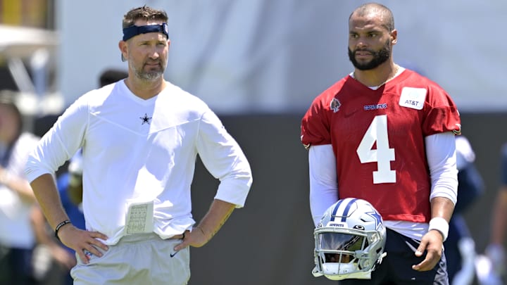  Dallas Cowboys quarterback Dak Prescott talks with offensive coordinator Brian Schottenheimer during training camp.