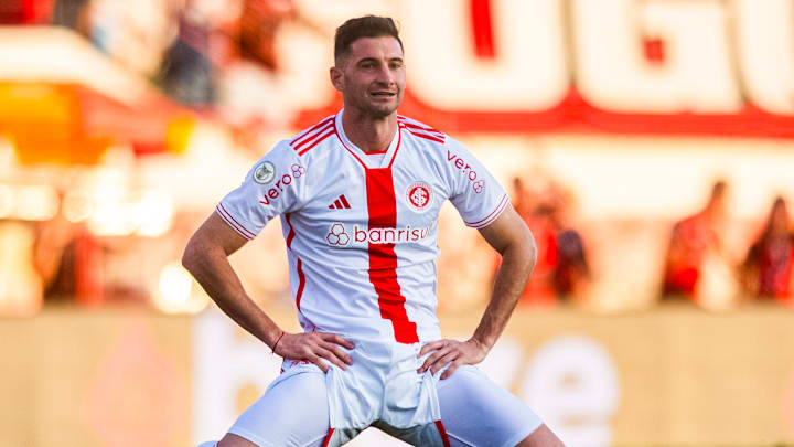 Alario deixou o Internacional e não deixará saudades Alario deixou o Internacional e não deixará saudades