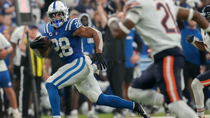 Indianapolis Colts running back Jonathan Taylor (28) rushes to the end zone Sunday, Sept. 22, 2024, during a game against the Chicago Bears at Lucas Oil Stadium in Indianapolis.