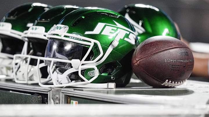 Aug 17, 2024; Charlotte, North Carolina, USA; New York Jets helmets during the second half against the Carolina Panthers at Bank of America Stadium. Mandatory Credit: Jim Dedmon-Imagn Images Aug 17, 2024; Charlotte, North Carolina, USA; New York Jets helmets during the second half against the Carolina Panthers at Bank of America Stadium. Mandatory Credit: Jim Dedmon-Imagn Images