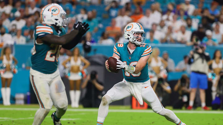 Miami Dolphins quarterback Skylar Thompson (19) fakes a handoff to running back De'Von Achane (28) during the fourth quarter at Hard Rock Stadium in Week 2.