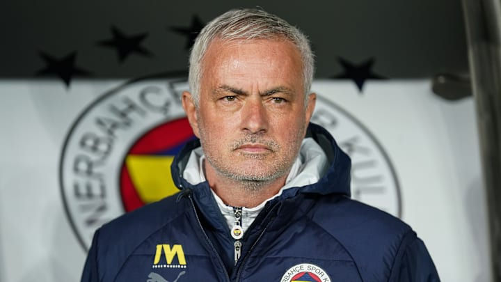 José Mourinho compte bien renforcer son effectif cet été pour espérer terminer devant Galatasaray la saison prochaine. José Mourinho compte bien renforcer son effectif cet été pour espérer terminer devant Galatasaray la saison prochaine.