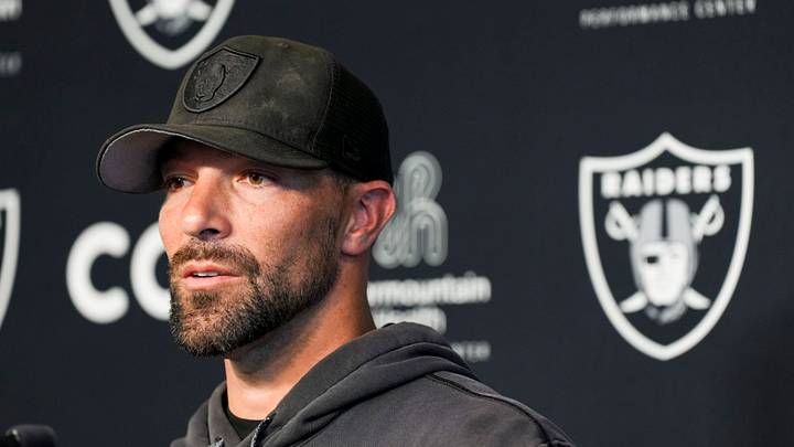 Las Vegas Raiders defensive coordinator Rob Leonard
