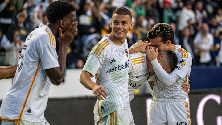 LA Galaxy v Minnesota United - Conference Semifinal