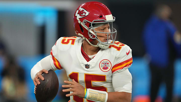 Dec 16, 2021; Inglewood, California, USA; Kansas City Chiefs quarterback Patrick Mahomes (15) looks