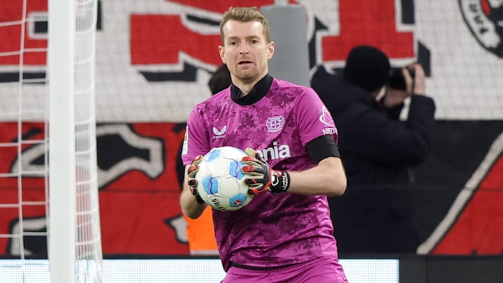 Lukas Hradecky ärgert sich über die vielen Remis. 