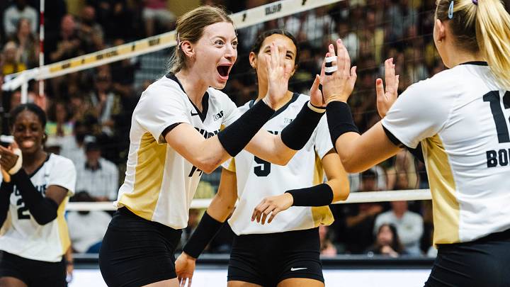 Grace Heaney celebrates a point with her teammates. Grace Heaney celebrates a point with her teammates.