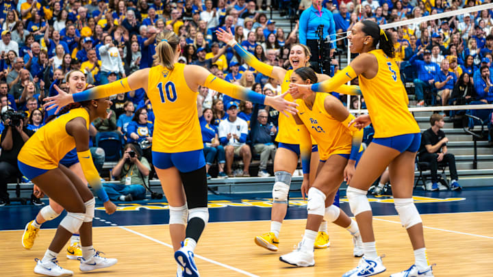 Pitt Volleyball Celebrates a Point