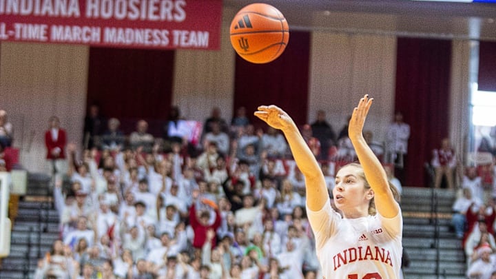 Indiana's Shay Ciezki (10) shoots during the Indiana versus University of Southern California women's basektball game at Simon Skjodt Assembly Hall on Sunday, Jan. 19, 2025.