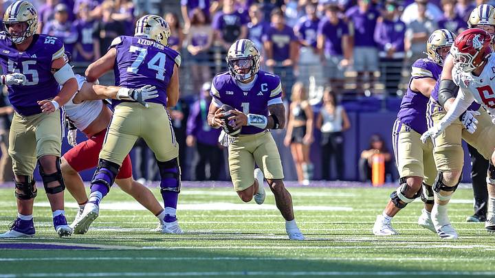 Demond Williams Jr. finds an opening against Washington State in the season opener. Demond Williams Jr. finds an opening against Washington State in the season opener.
