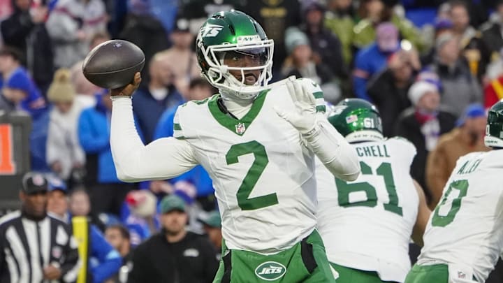 Dec 29, 2024; Orchard Park, New York, USA; New York Jets quarterback Tyrod Taylor (2) throws the ball against the Buffalo Bills during the second half at Highmark Stadium. Dec 29, 2024; Orchard Park, New York, USA; New York Jets quarterback Tyrod Taylor (2) throws the ball against the Buffalo Bills during the second half at Highmark Stadium.