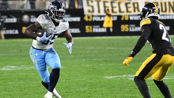 Former South Carolina football star Darius Rush making a tackle against the Tennessee Titans.