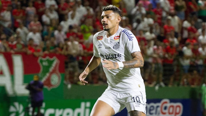 Tiquinho é um dos reforços de peso do Santos para 2025