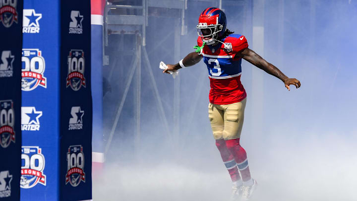 Sep 8, 2024; East Rutherford, New Jersey, USA; New York Giants cornerback Deonte Banks (3) enters the field before a game against the Minnesota Vikings at MetLife Stadium.  