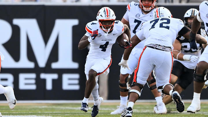 Nov 8, 2025; Nashville, Tennessee, USA; Auburn Tigers wide receiver Malcolm Simmons (4) runs with the ball after a made catch against the Vanderbilt Commodoresduring the first half at FirstBank Stadium. Mandatory Credit: Steve Roberts-Imagn Images Nov 8, 2025; Nashville, Tennessee, USA; Auburn Tigers wide receiver Malcolm Simmons (4) runs with the ball after a made catch against the Vanderbilt Commodoresduring the first half at FirstBank Stadium. Mandatory Credit: Steve Roberts-Imagn Images
