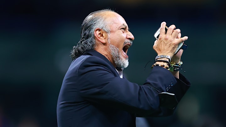 El entrenador mexicano Raúl 'Potro' Gutiérrez se quedará como entrenador fijo al frente de Cruz Azul y estará firmando contrato el miércoles.