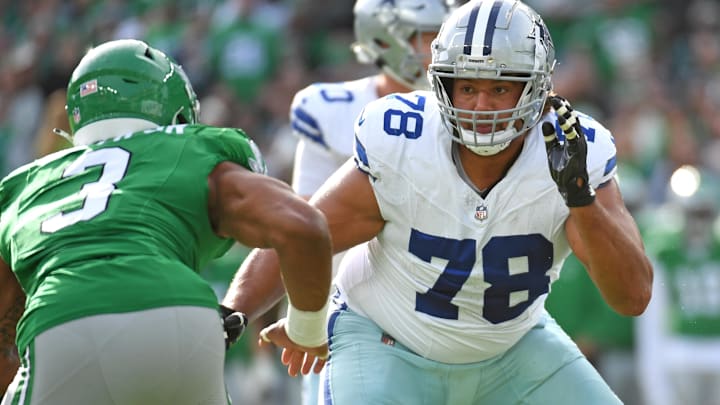 Dallas Cowboys offensive tackle Terence Steele blocks Philadelphia Eagles linebacker Nolan Smith Jr.