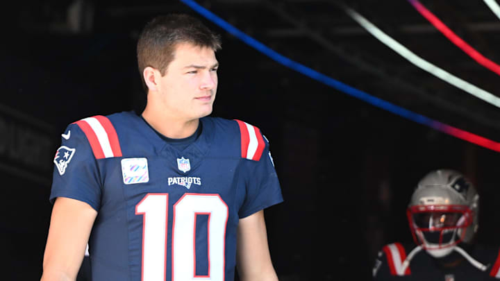 Oct 26, 2025; Foxborough, Massachusetts, USA; New England Patriots quarterback Drake Maye (10) enters the field prior to the first half against the Cleveland Browns at Gillette Stadium. Mandatory Credit: Brian Fluharty-Imagn Images Oct 26, 2025; Foxborough, Massachusetts, USA; New England Patriots quarterback Drake Maye (10) enters the field prior to the first half against the Cleveland Browns at Gillette Stadium. Mandatory Credit: Brian Fluharty-Imagn Images