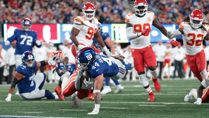Sep 21, 2025; East Rutherford, New Jersey, USA; New York Giants running back Cam Skattebo (44) scores a touchdown against Kansas City Chiefs cornerback Christian Roland-Wallace (30) in the second quarter at MetLife Stadium. Sep 21, 2025; East Rutherford, New Jersey, USA; New York Giants running back Cam Skattebo (44) scores a touchdown against Kansas City Chiefs cornerback Christian Roland-Wallace (30) in the second quarter at MetLife Stadium.